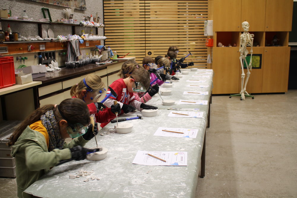 Konzeption und Durchf&Atilde;&frac14;hrung von Aktionen seit 2012 in verschiedenen Museen im Rahmen unterschiedlicher Veranstaltungen, zum Beispiel Schulprojekte, Kindergeburtstage, Kinderakademiekurse oder Tag der offenen T&Atilde;&frac14;r.